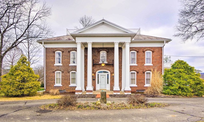 Mineral City House | Victorian Mineral City Home Near Atwood Lake!