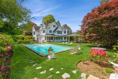 Village of Southampton Apartment | Victorian Traditional in Southampton Village