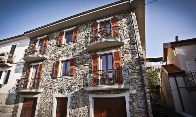 Colmegna Apartment | VICTORY HOUSE 4 FRONT LAKE AP3 GARDEN & SPA