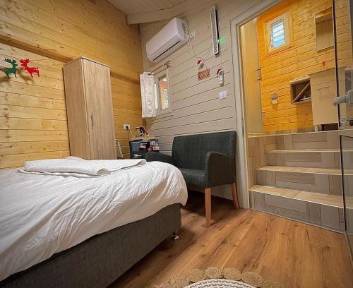 Majdal al-Shams Apartment | Vida Bhermon 2, one small wooden cabin