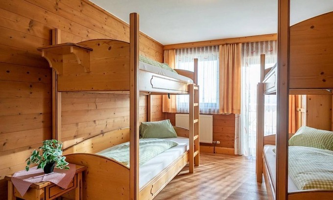 Eben am Achensee Apartment | Vierbettzimmer Frühstück - Berggasthof Rofan