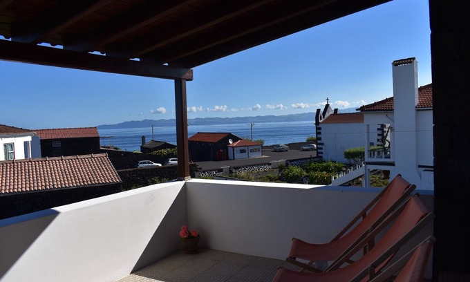 Sao Roque do Pico Cottage | View of the Sea. Large Private Garden - Free wifi
