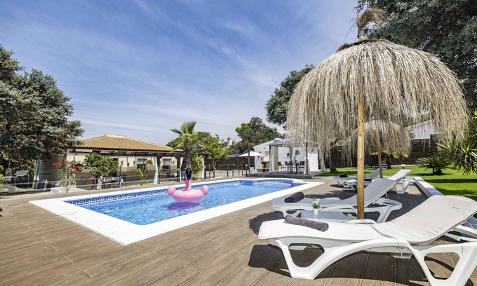 Castilblanco de los Arroyos Villa | Villa 'Mis Raices' with Private Pool, Wi-Fi and Air Conditioning