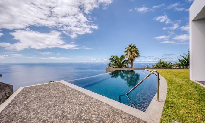 Arco da Calheta Villa | Vila Aguarelas with pool by Stay Madeira Island
