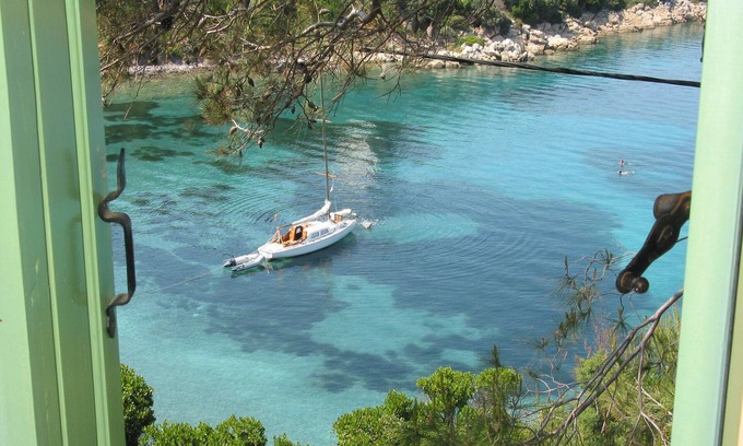Agios Petros Villa | Vilavala: Nestling in fragrant green pines above sparkling blue Aegean waters