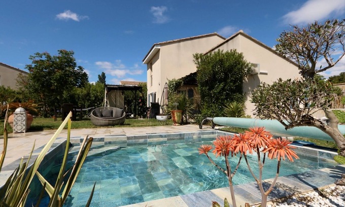 Saint-Saturnin-les-Avignon Villa | Villa Proche Avignon 6pers Avec Piscines