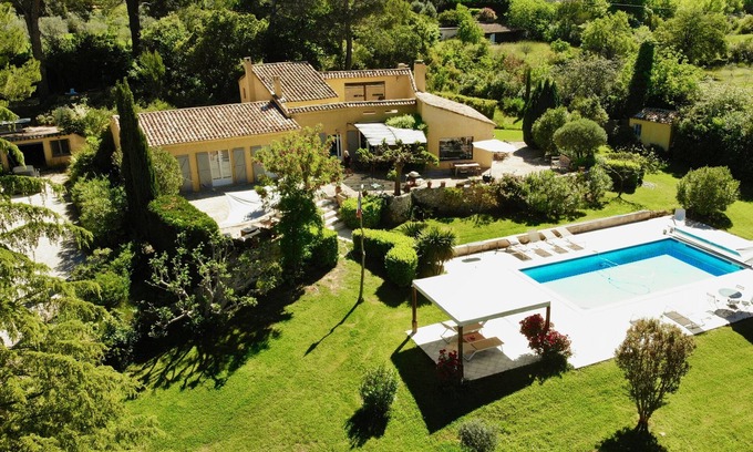 Est Villa | Villa 300m2 4km from Aix 8 People, 3 bathrooms Quiet and countryside Heated pool