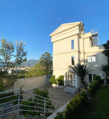 Mjull-Bathore Apartment | Villa 35