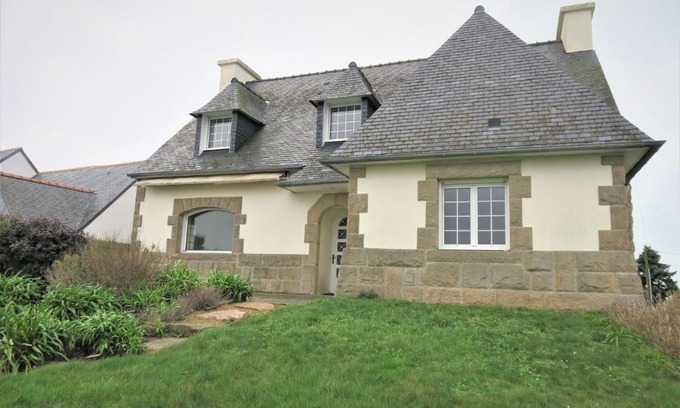 Perros-Guirec Villa | Villa 4 étoiles VUE SUR MER sur les hauteurs de la plage de Trestrignel à PERROS-GUIREC - Ref 831