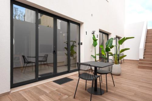 Gambelas House | Villa 41 - Private Studios Faro Airport, Beach and City Center
