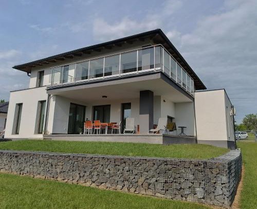 Vonyarcvashegy Villa | Villa Almond