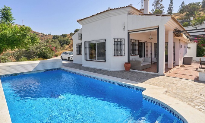 Sayalonga Villa | Villa 'Amapola' with Sea View, Private Pool and Wi-Fi