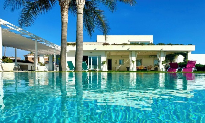 Almunecar Villa | Villa 'Amarna' with Sea View, Wi-Fi and Air Conditioning