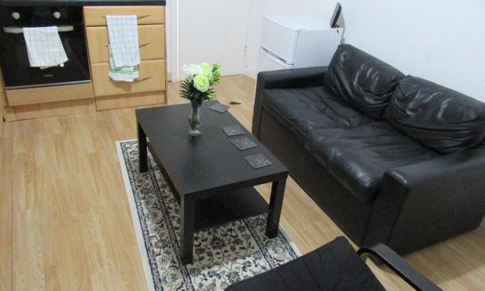 Walkden Apartment | Villa Anson