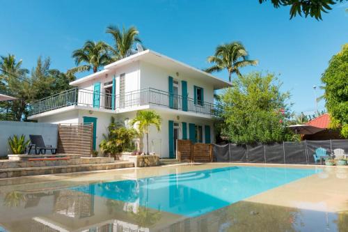 La Saline Les Bains Villa | Villa Anthalo piscine chauffée et proximité lagon