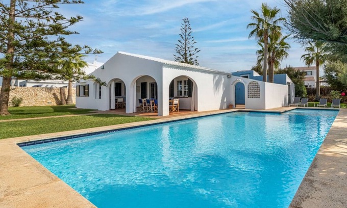 Cap d'Artrutx Villa | Villa Araucaria, primera línea, WiFi, AC, piscina