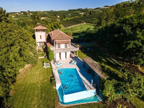 Calamandrana Villa | Villa Architetti Piemonte, Entire Private Villa with Infinity Pool and Poolhouse, 5 bedroom, six bathroom perfect for families and friends