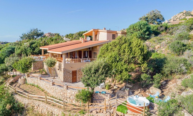 Costa Paradiso Villa | Villa Assenzia Plant: villa with Jacuzzi