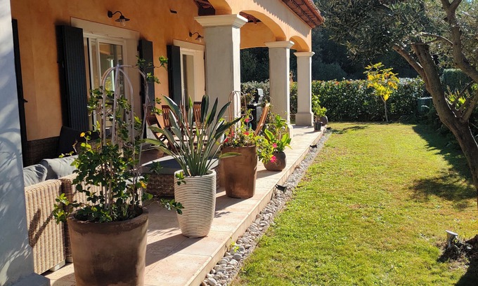 La Farlede Villa | Villa at the foot of a hill