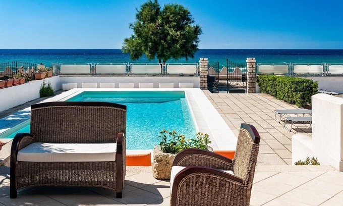 Cornino Villa | Villa Aurora - Seafront villa with pool