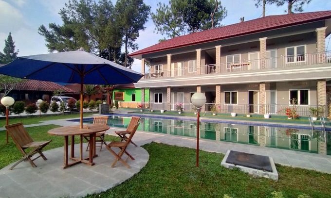 Megamendung Hotel | Villa Batu Tua Puncak Mitra RedDoorz