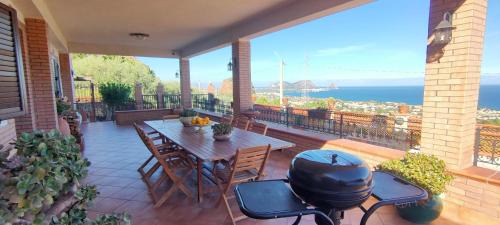 Altavilla Milicia Villa | Villa Belvedere di Altavilla with Pool and Near The Sea