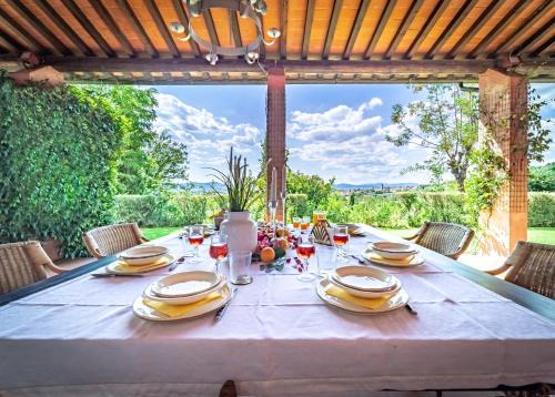 Bivio Pozzo Villa | Villa Belvedere Stylish Villa on Tuscan Hills