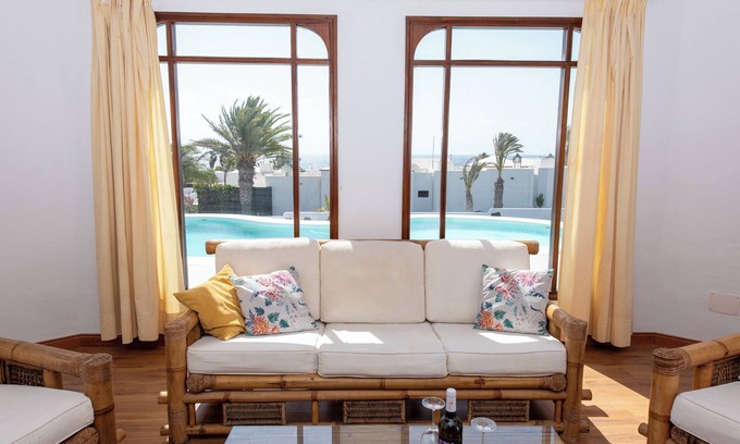 Charco del Palo Apartment | Villa Blanca, FKK Apartment Nr. 1 in Charco del Palo mit Schwimmbad, Meernähe