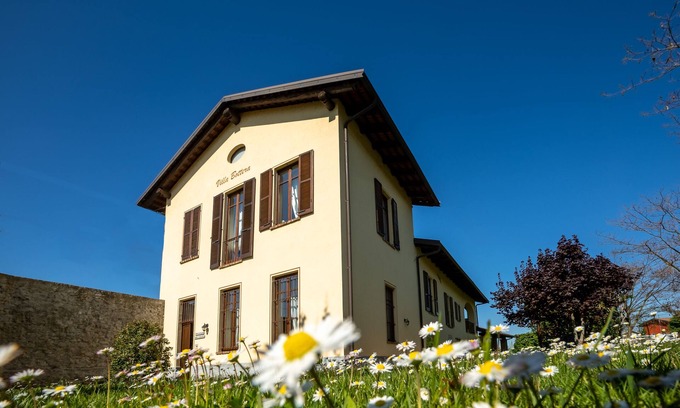 Castelletto Stura Villa | VILLA BOTTERA whit Jacuzzi in the garden from LANGHE/ALBA and the ALPI