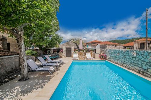 Loucha Villa | Villa Callisto- Elegant Villa with Pool