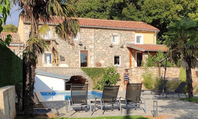 Gostinjac House | Villa Cati vacation home with heated Pool