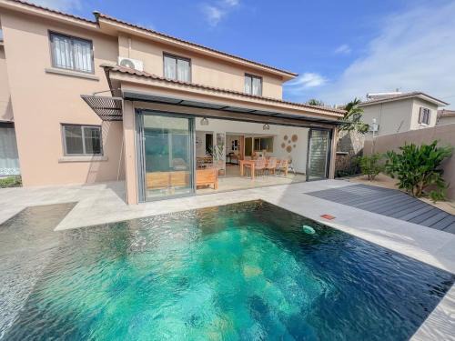 Calodyne Villa | Villa Celeste by Sealodge