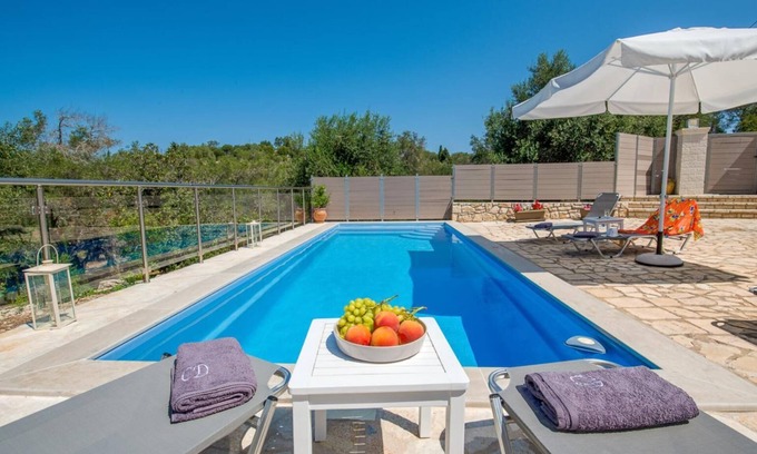 Rantatika Villa | Villa Constadina Large Private Pool, A/C, WiFi