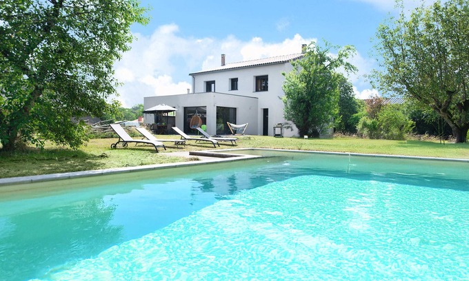 Castres Villa | Villa de Luxe Theolina à Castres - 5 bedrooms, pool & garden