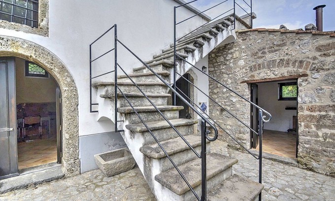 Fisciano Villa | Villa dei Faggi: A characteristic and welcoming two-story apartment that is part of an ancient country house surrounded by the greenery.