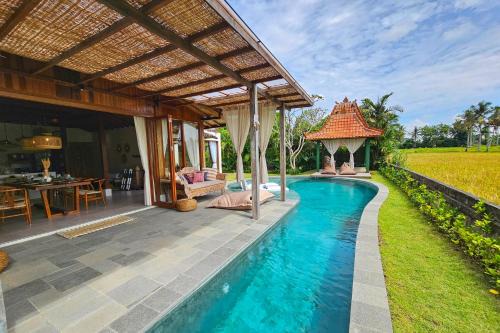 Kemenuh Villa | Villa DiYara Ubud - 6000 Sq Ft Private Villa - Stunning Rice field View - Big pool & garden
