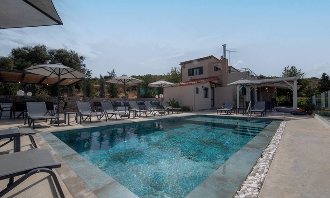 Gerani Villa | Villa Eagle with swimming pool