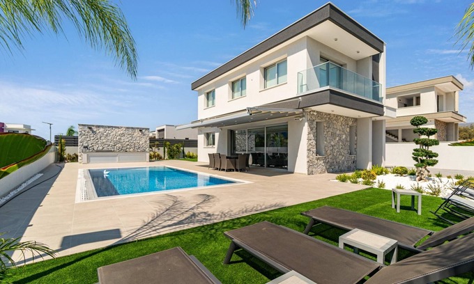 Moni Villa | Villa Eleni by Ezoria Villas