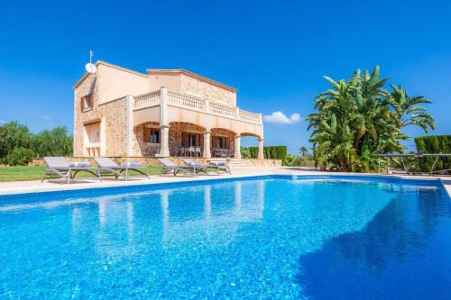 Santanyi Villa | Villa Es Contes by Slow Villas
