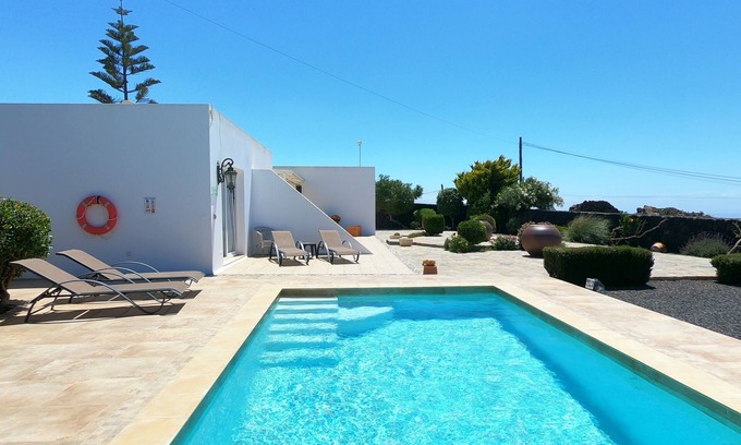 Conil Villa | Villa Essence - with A/C, heated private pool, hottub, gardens & stunning views!