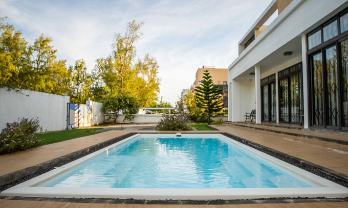 Belle Mare Villa | Villa Fitz: Sun-lit, spacious & modern beach villa (with private pool & wifi)