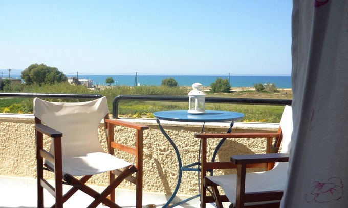 Pyrgos Psilonerou Hotel | Villa Fleria Seaside Studios & Apts