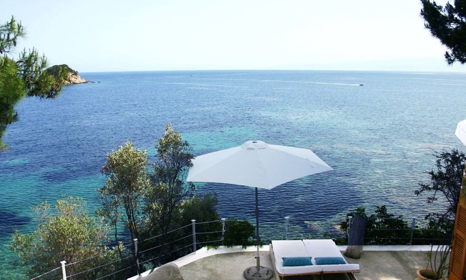 Troulos Villa | Villa Folia, a seafront private villa at the island of Skiathos