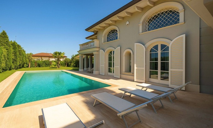 Forte dei Marmi Villa | Villa Forte dei Marmi, Pool and Garden