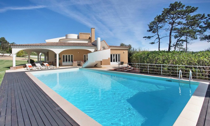 Foz do Arelho Villa | Villa 'Foz Fancy Fun' with Mountain View, Wi-Fi and Air Conditioning