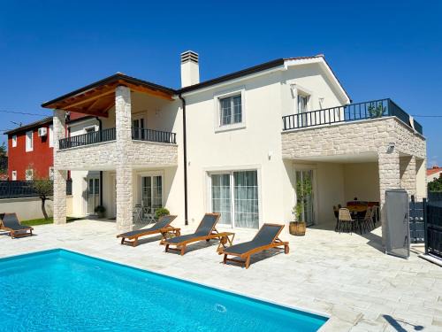 Nova Vas Villa | Villa Gaudeo with pool and EV station