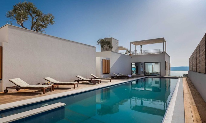 Marusici Villa | Villa Gemelos - sea views, heated pools, jacuzzi, sauna and a gym