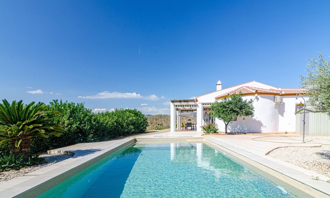 Moclinejo Villa | Villa Heidelberg - Geräumiges Ferienhaus mit Pool, Ruhiger Lage und Ausblick