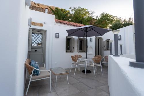 Plaka Villa | Villa Hermes in Anafiotika Athens !