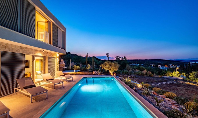 Zman Villa | Villa Hypnotic with Pool